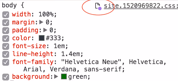 Indicador roxo de um ficheiro substituído no painel Sources
