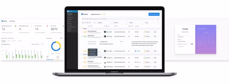 Интерфейс календаря бронирования Amelia с почасовой сеткой и CRM-панелью