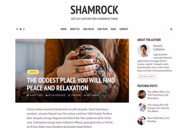 Skärmbild av Shamrock-temat med livfull magasinstypografi och tvåkolumnigt rutnät