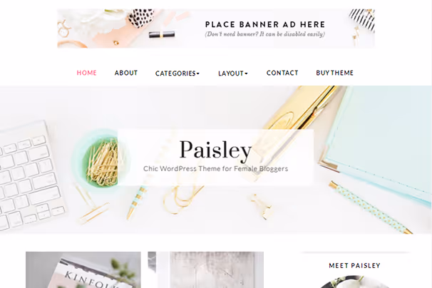 Paisley-bloggtema med sidestolpe og stor topptekst