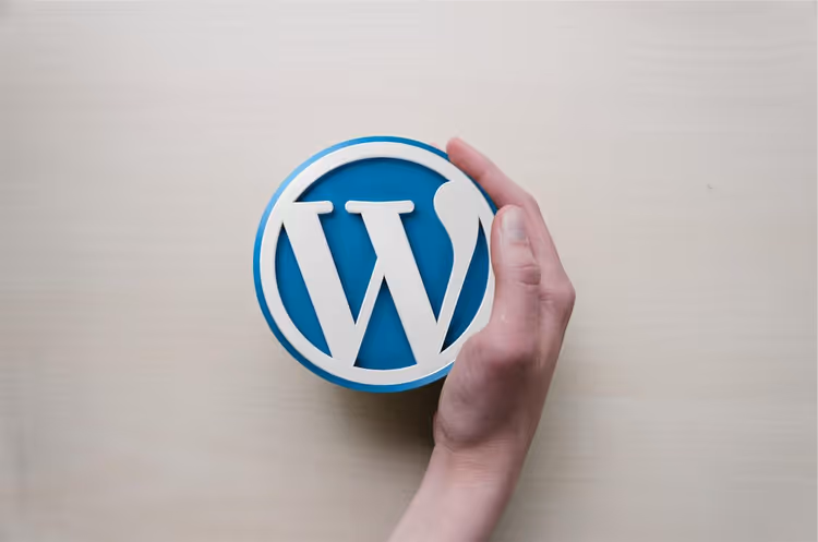 Slik sjekker du om en nettside er bygget på WordPress: 9 verifiseringsmetoder