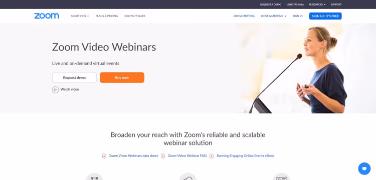 Kontrollpanel for Zoom Webinar med kringkastingsinnstillinger