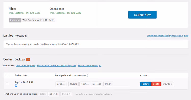 Lista de cópias de segurança existentes no UpdraftPlus