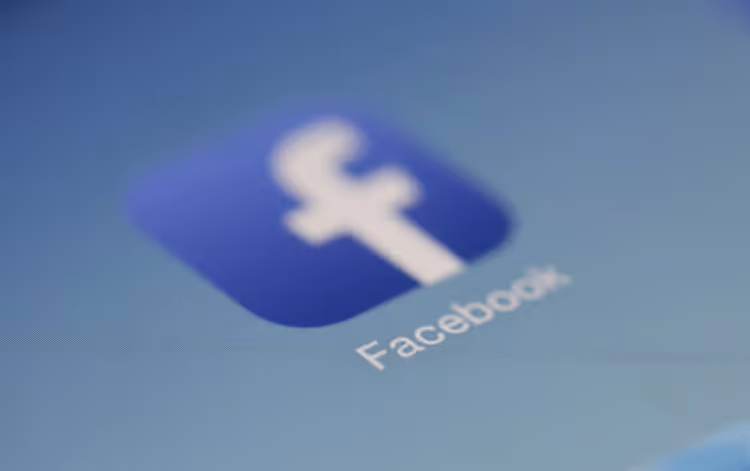 📘 6 Meilleurs plugins Facebook pour WordPress en 2026