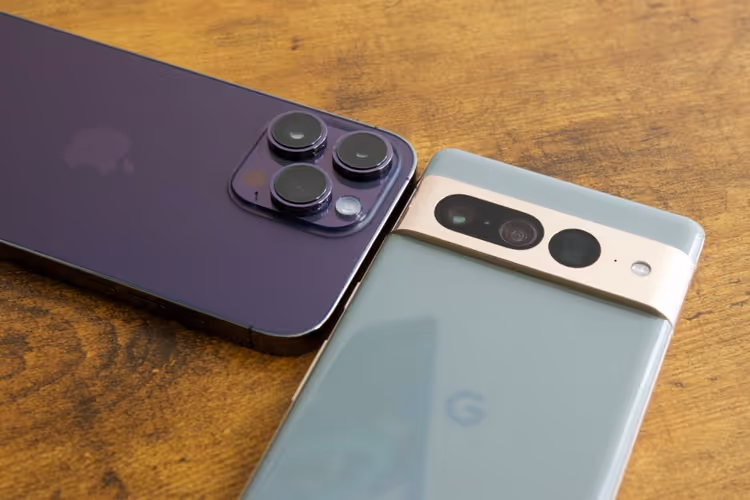 Confronto schermi iPhone 14 Pro Max vs Pixel 7 Pro