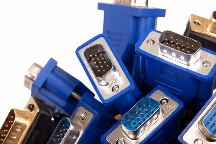 🔄 Adaptateurs VGA : comment connecter des appareils incompatibles et éviter les erreurs