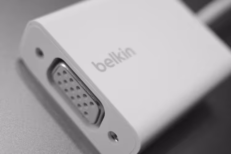 Schéma de connexion d'un adaptateur VGA entre appareils